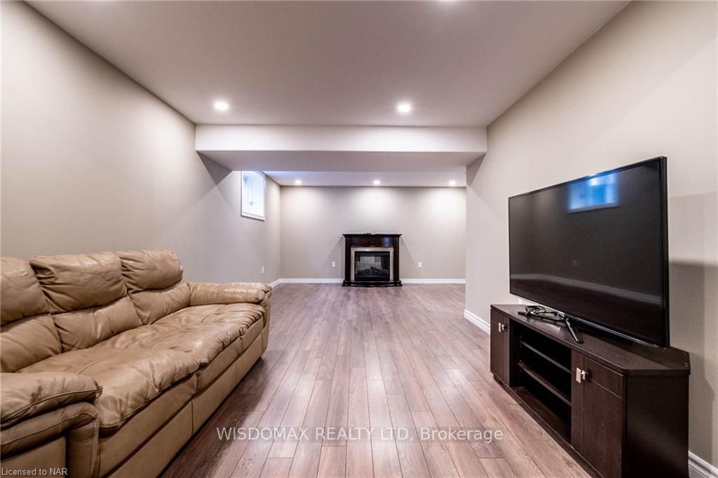 Photo 28 of 8 Berkshire Drive, St. Catharines, Carlton/Bunting — HOMEH