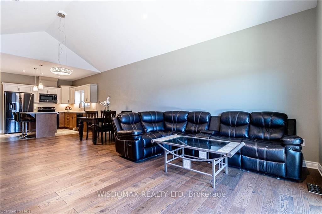 Photo 17 of 8 Berkshire Drive, St. Catharines, Carlton/Bunting — HOMEH