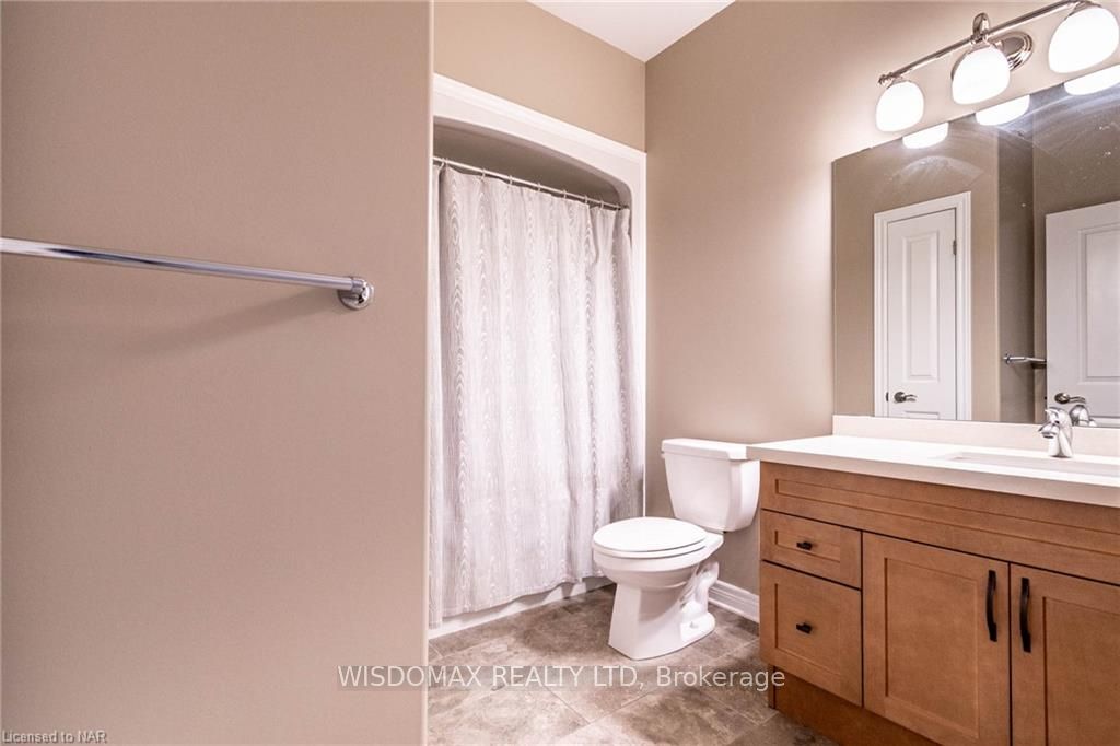 Photo 6 of 8 Berkshire Drive, St. Catharines, Carlton/Bunting — HOMEH