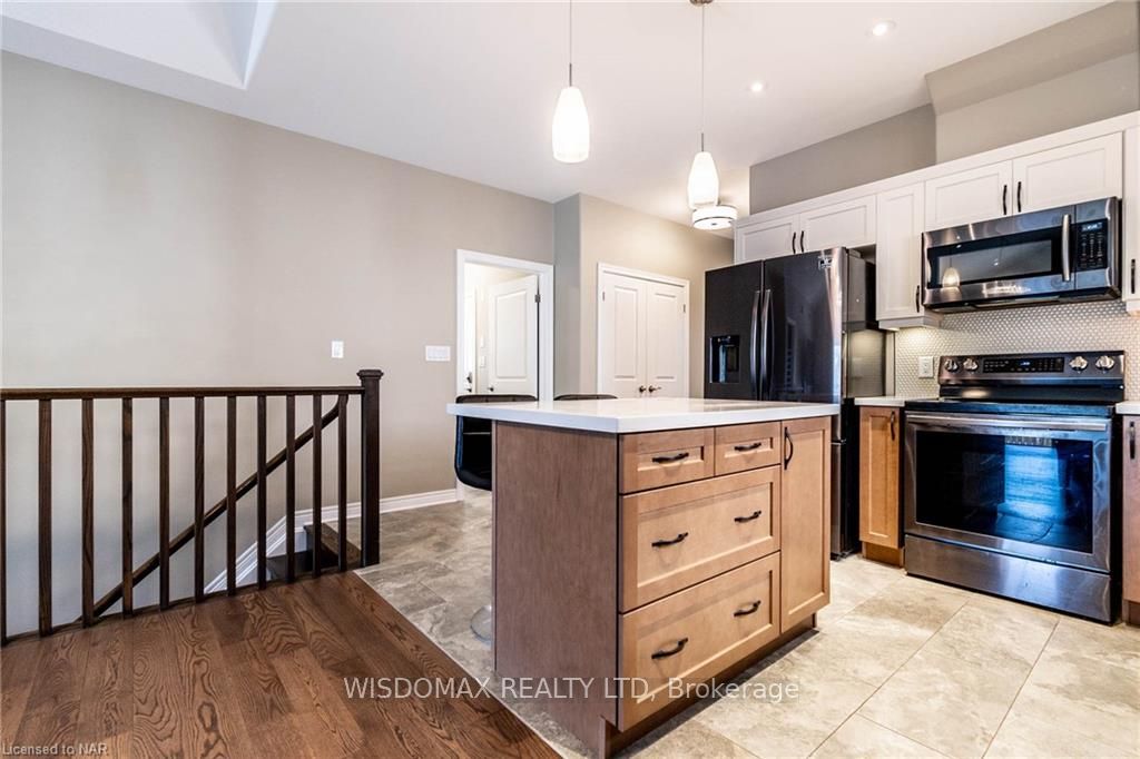 Photo 11 of 8 Berkshire Drive, St. Catharines, Carlton/Bunting — HOMEH