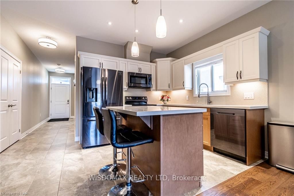 Photo 8 of 8 Berkshire Drive, St. Catharines, Carlton/Bunting — HOMEH