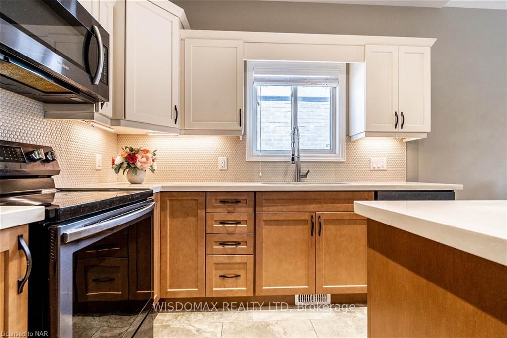 Photo 9 of 8 Berkshire Drive, St. Catharines, Carlton/Bunting — HOMEH