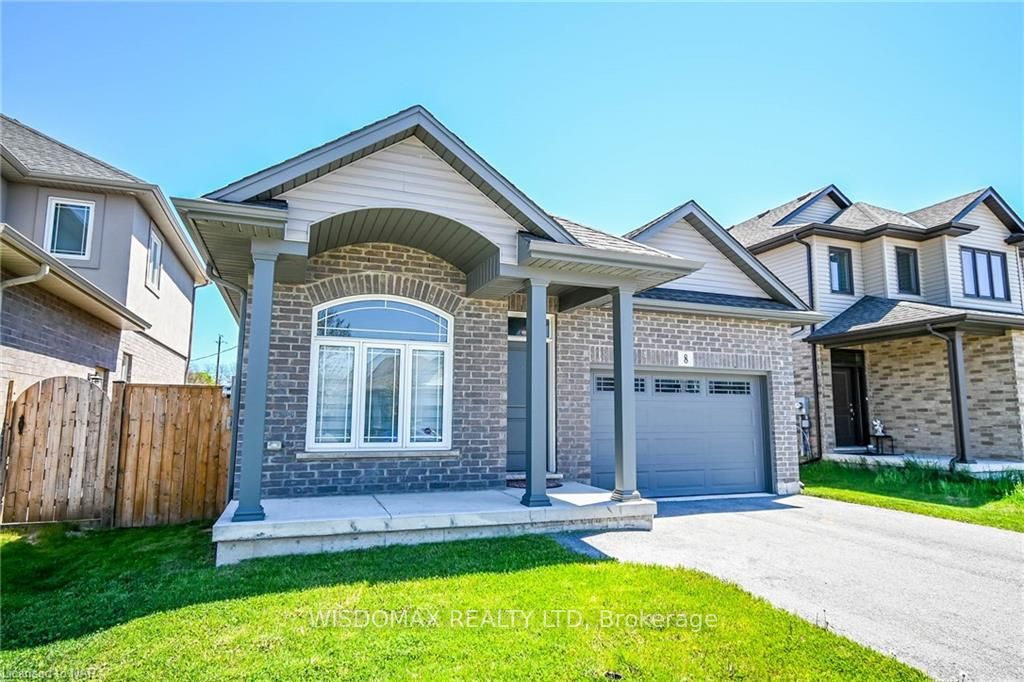 Photo 2 of 8 Berkshire Drive, St. Catharines, Carlton/Bunting — HOMEH
