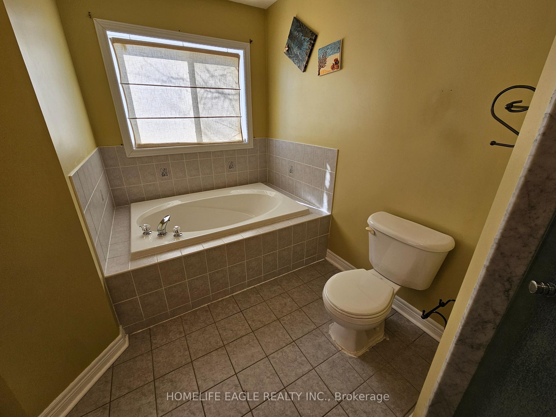 Photo 4 of 77 Earl Stewart Drive, Aurora, Bayview Wellington — HOMEH