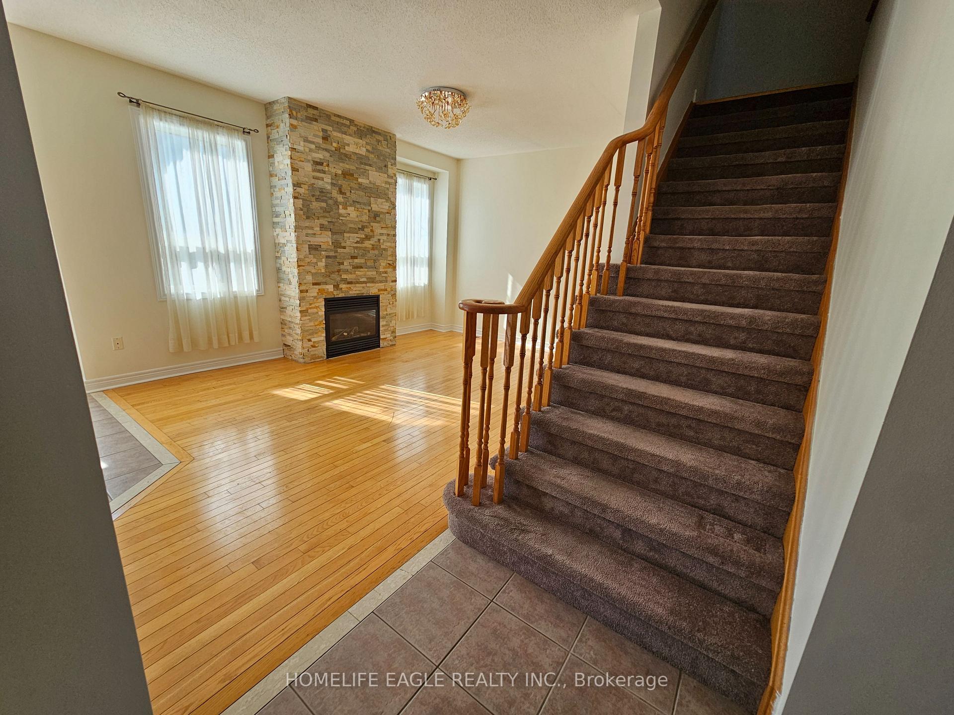 Photo 14 of 77 Earl Stewart Drive, Aurora, Bayview Wellington — HOMEH