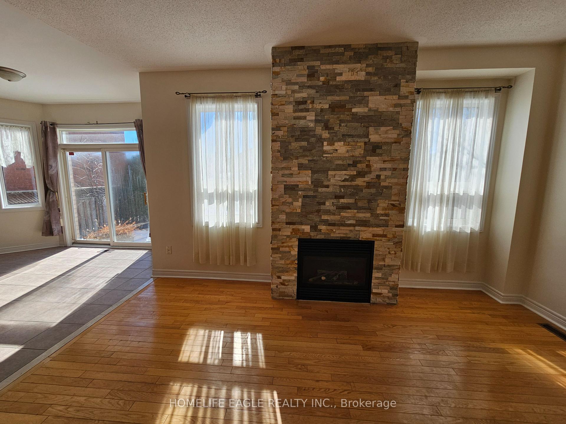 Photo 22 of 77 Earl Stewart Drive, Aurora, Bayview Wellington — HOMEH