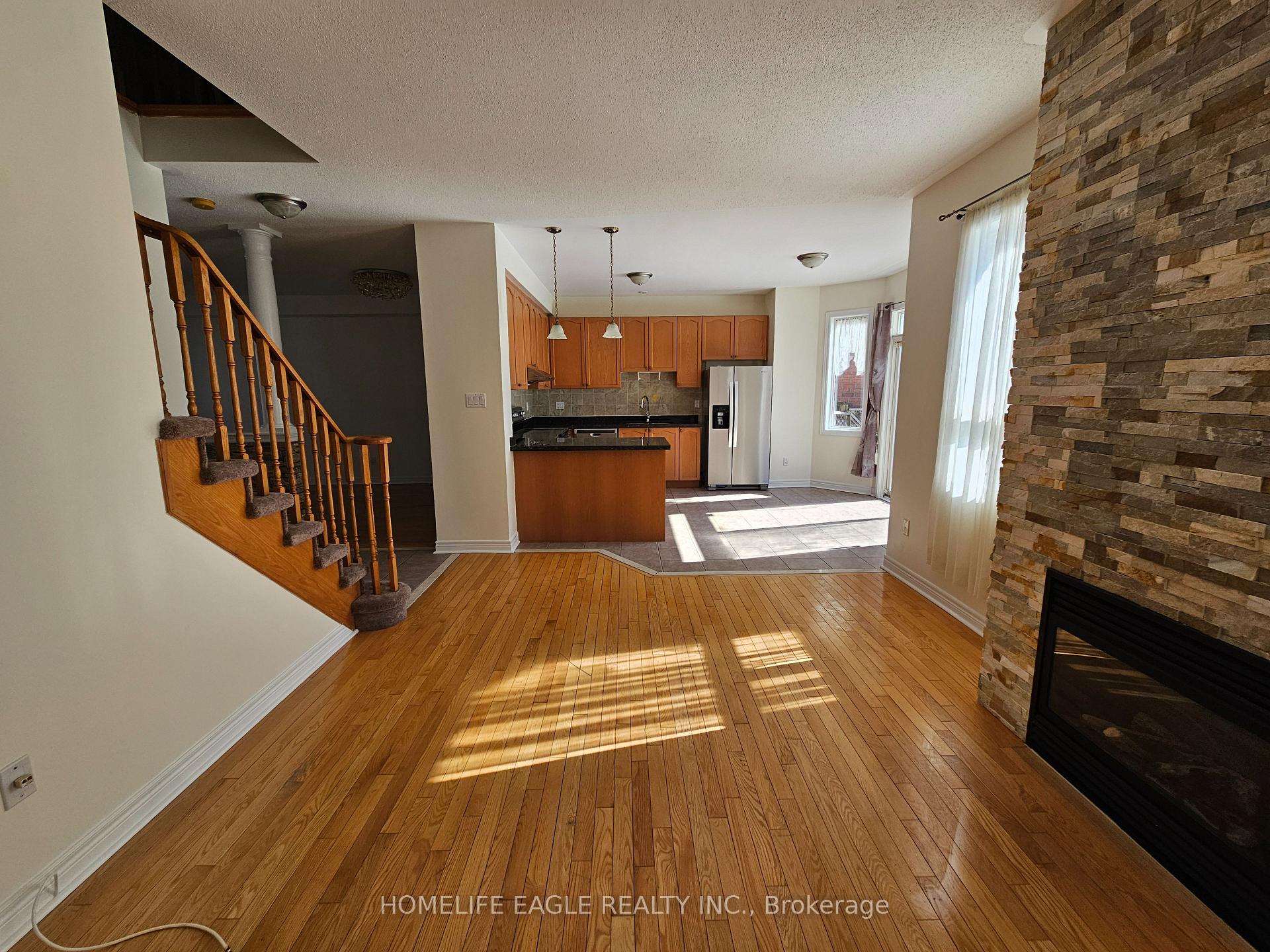 Photo 13 of 77 Earl Stewart Drive, Aurora, Bayview Wellington — HOMEH