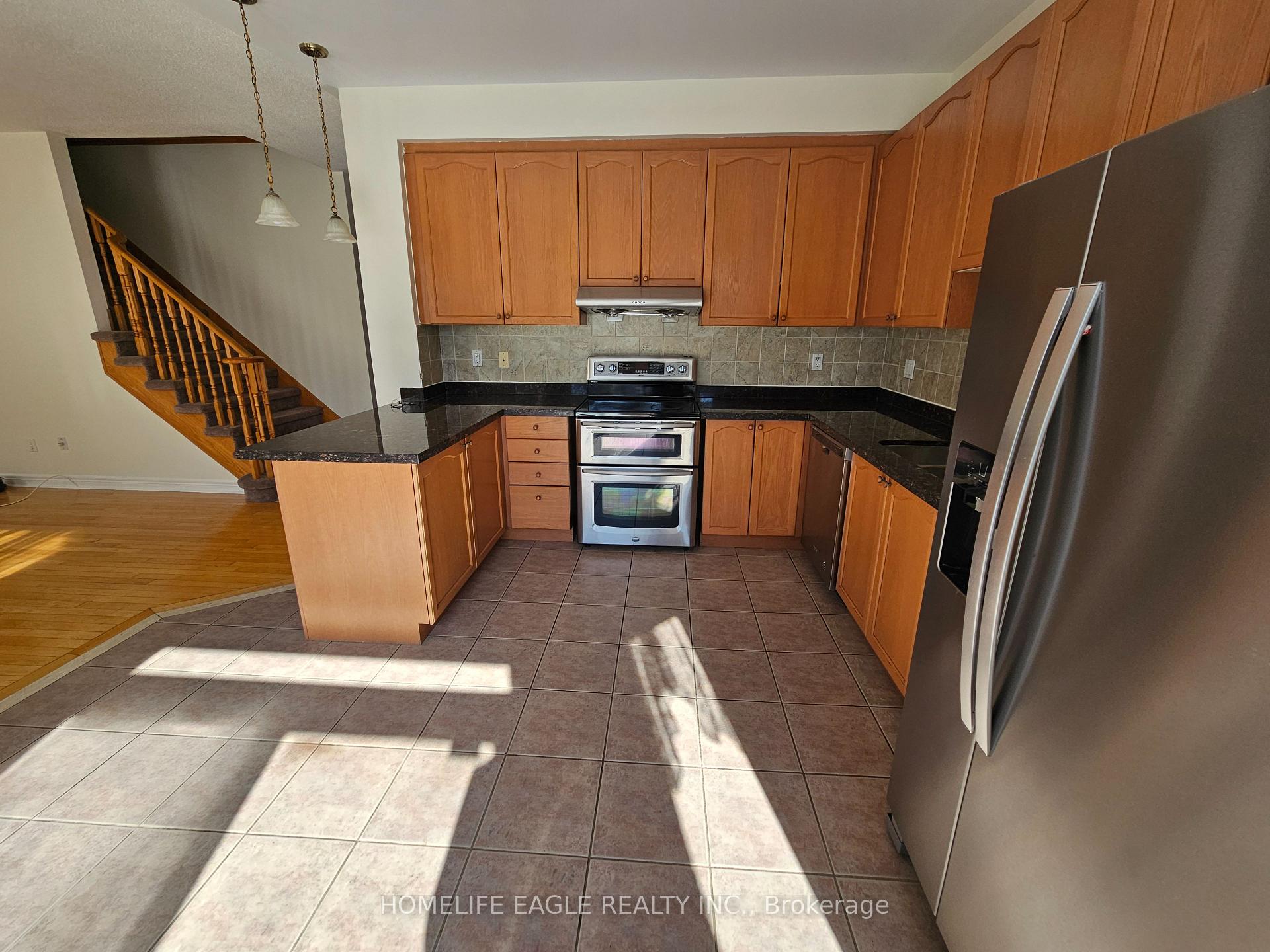 Photo 15 of 77 Earl Stewart Drive, Aurora, Bayview Wellington — HOMEH