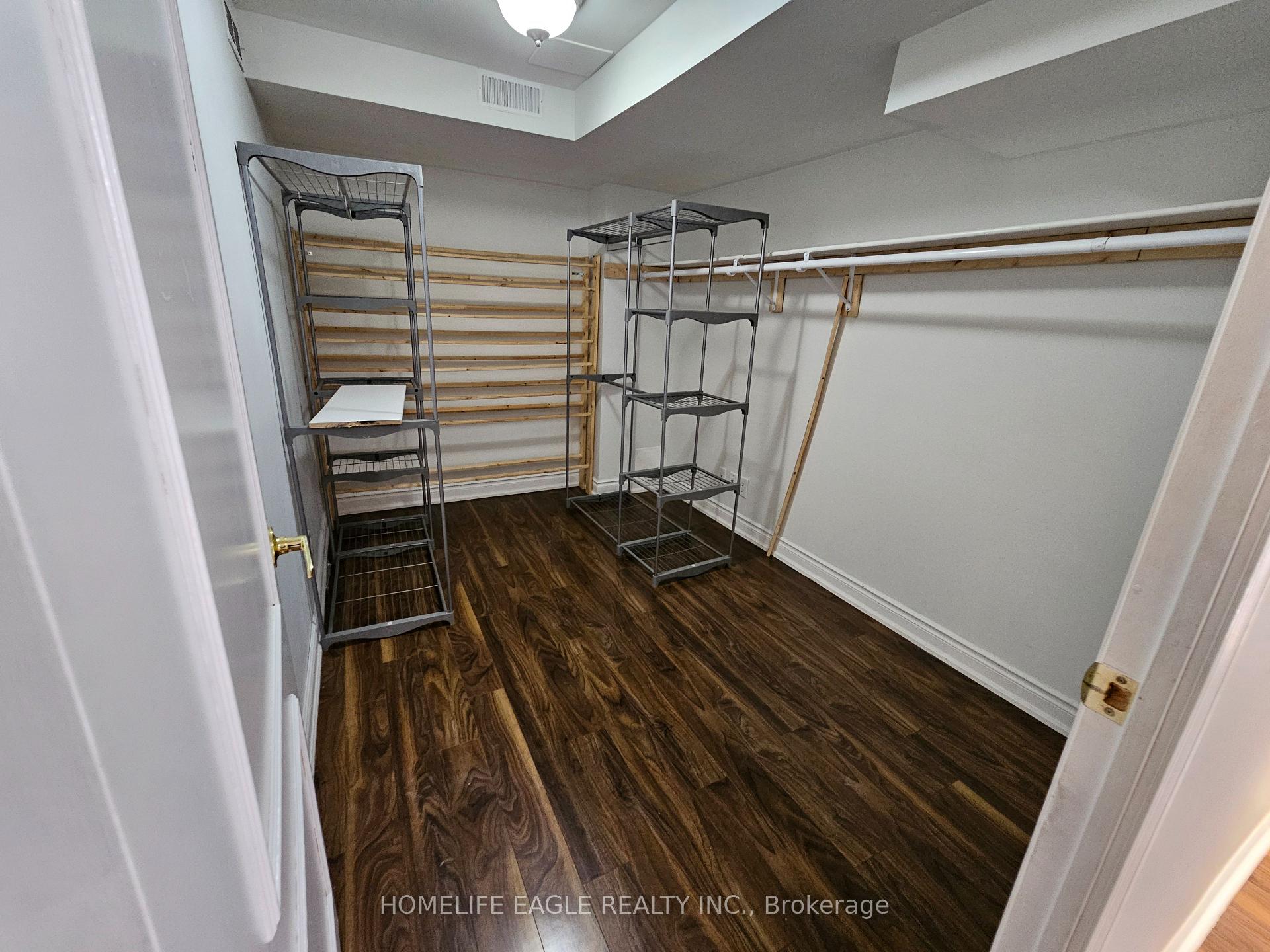 Photo 19 of 77 Earl Stewart Drive, Aurora, Bayview Wellington — HOMEH