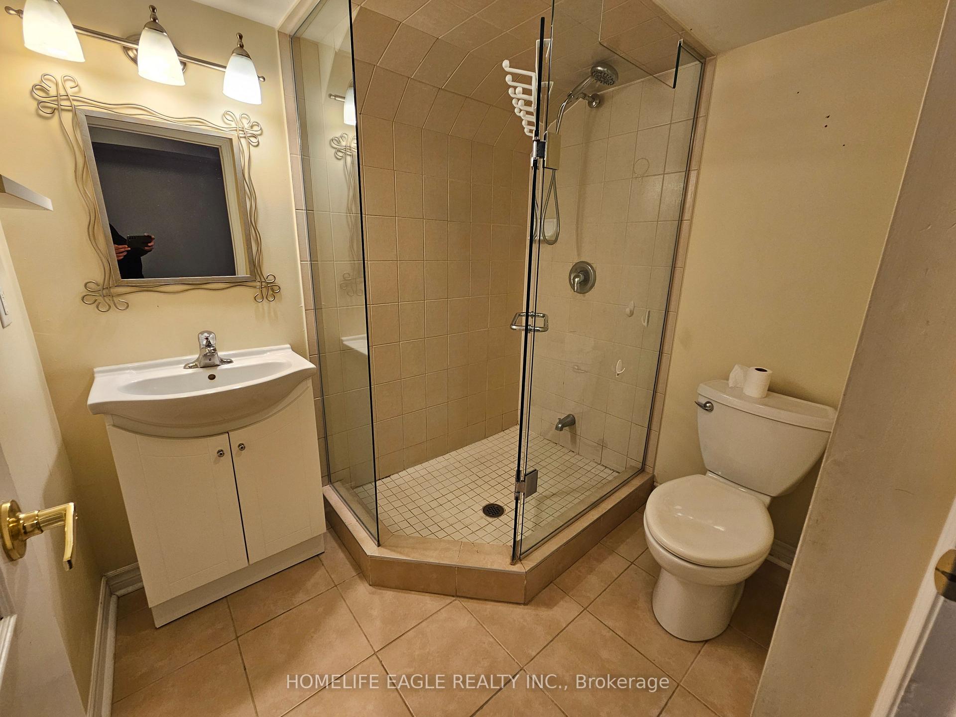 Photo 23 of 77 Earl Stewart Drive, Aurora, Bayview Wellington — HOMEH