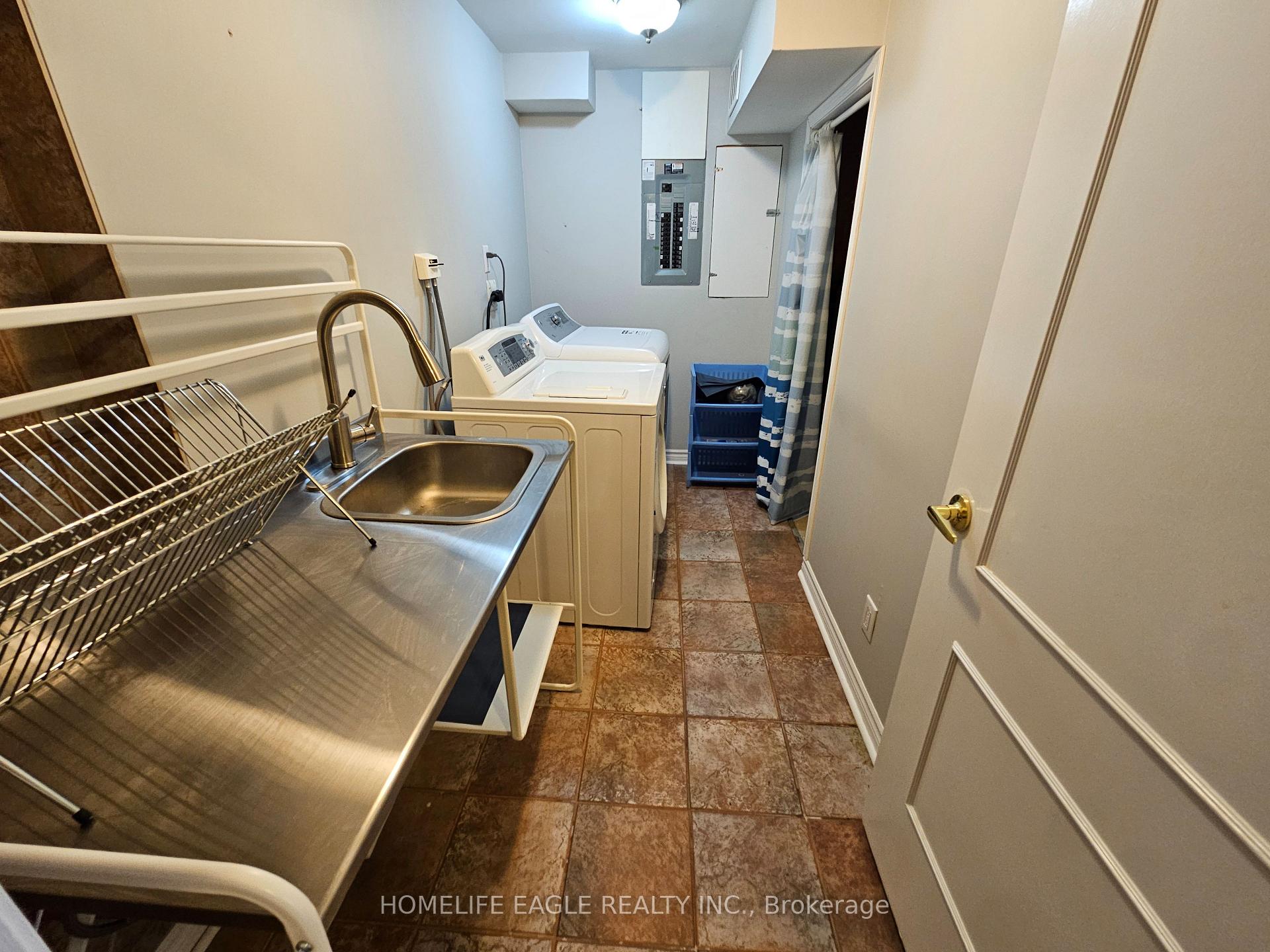 Photo 24 of 77 Earl Stewart Drive, Aurora, Bayview Wellington — HOMEH