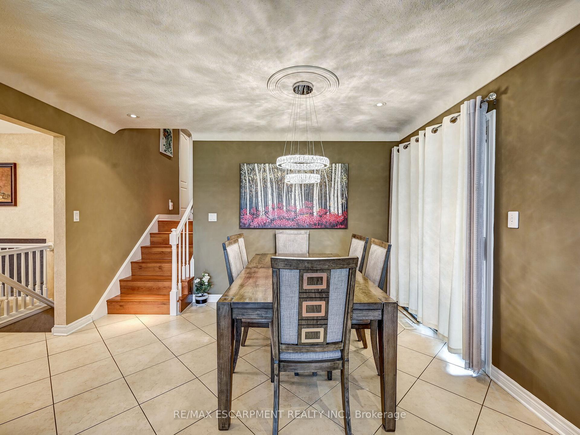 Photo 7 of 20 Village Gate, St. Catharines, Carlton/Bunting — HOMEH