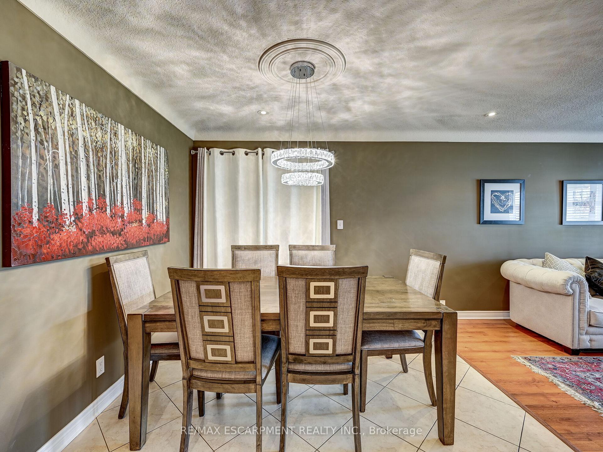 Photo 9 of 20 Village Gate, St. Catharines, Carlton/Bunting — HOMEH