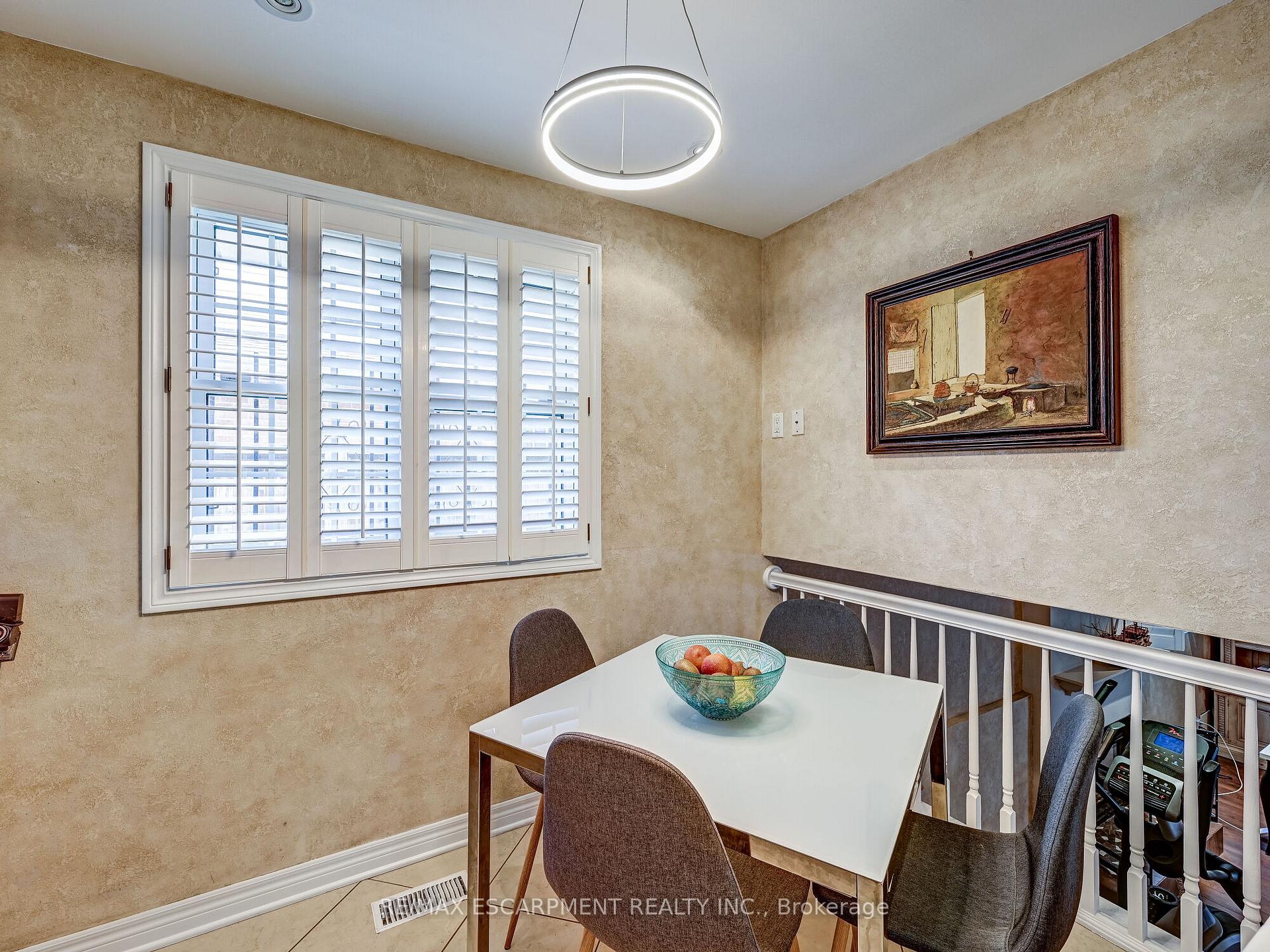 Photo 14 of 20 Village Gate, St. Catharines, Carlton/Bunting — HOMEH