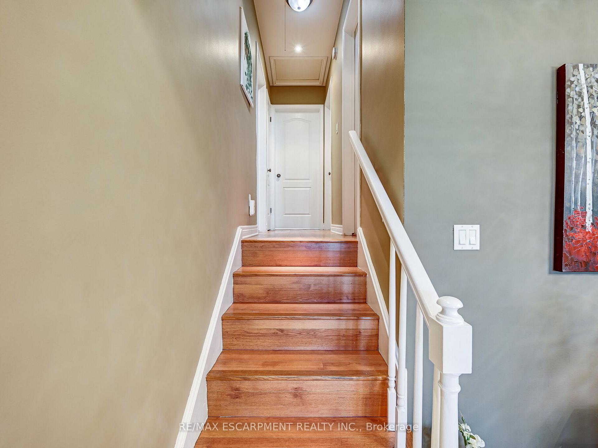 Photo 15 of 20 Village Gate, St. Catharines, Carlton/Bunting — HOMEH