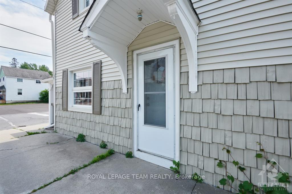 Photo 3 of 3506 Mcbean Street, Ottawa, Richmond — HOMEH