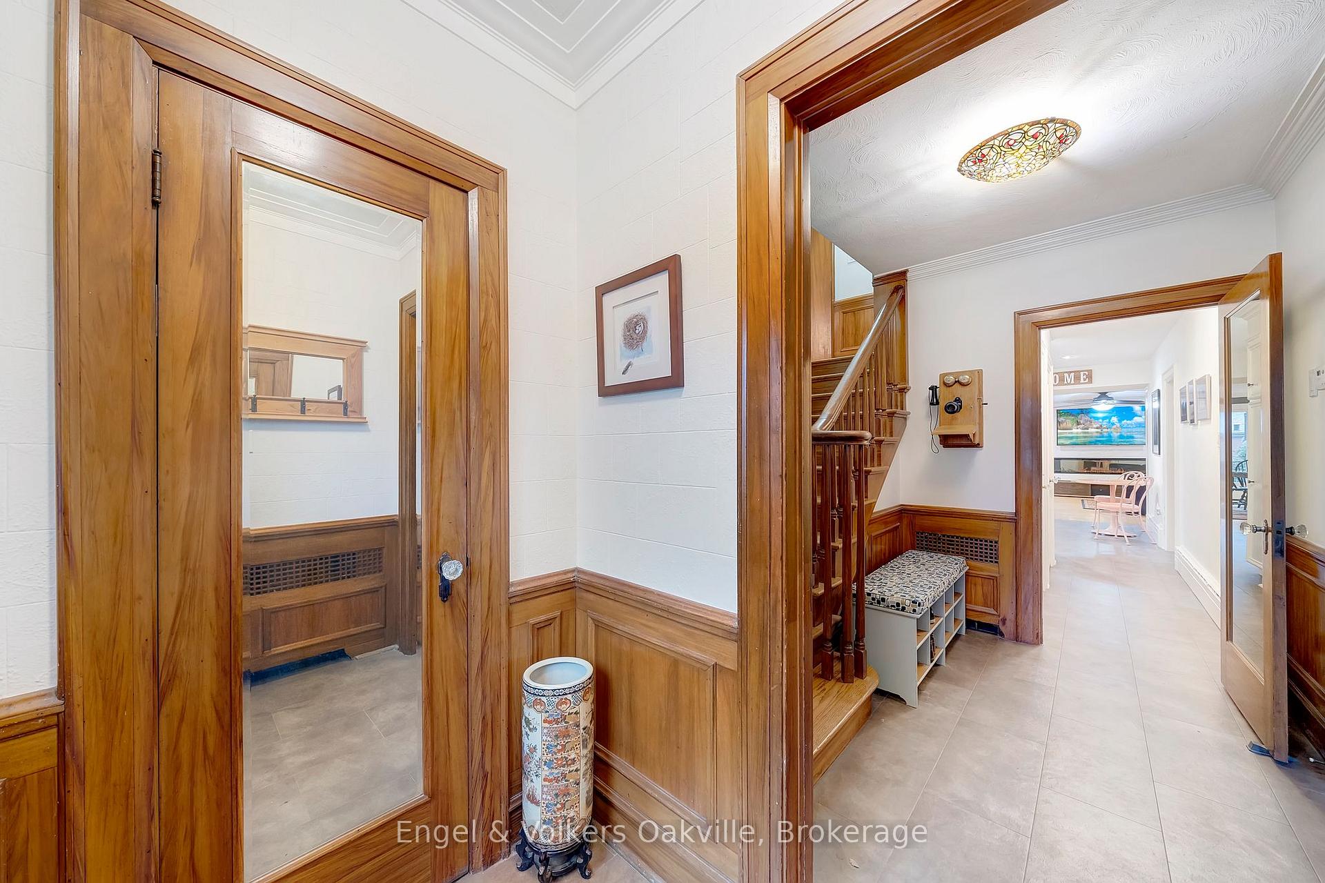 Photo 3 of 514 Maple Avenue, Hamilton, Delta — HOMEH