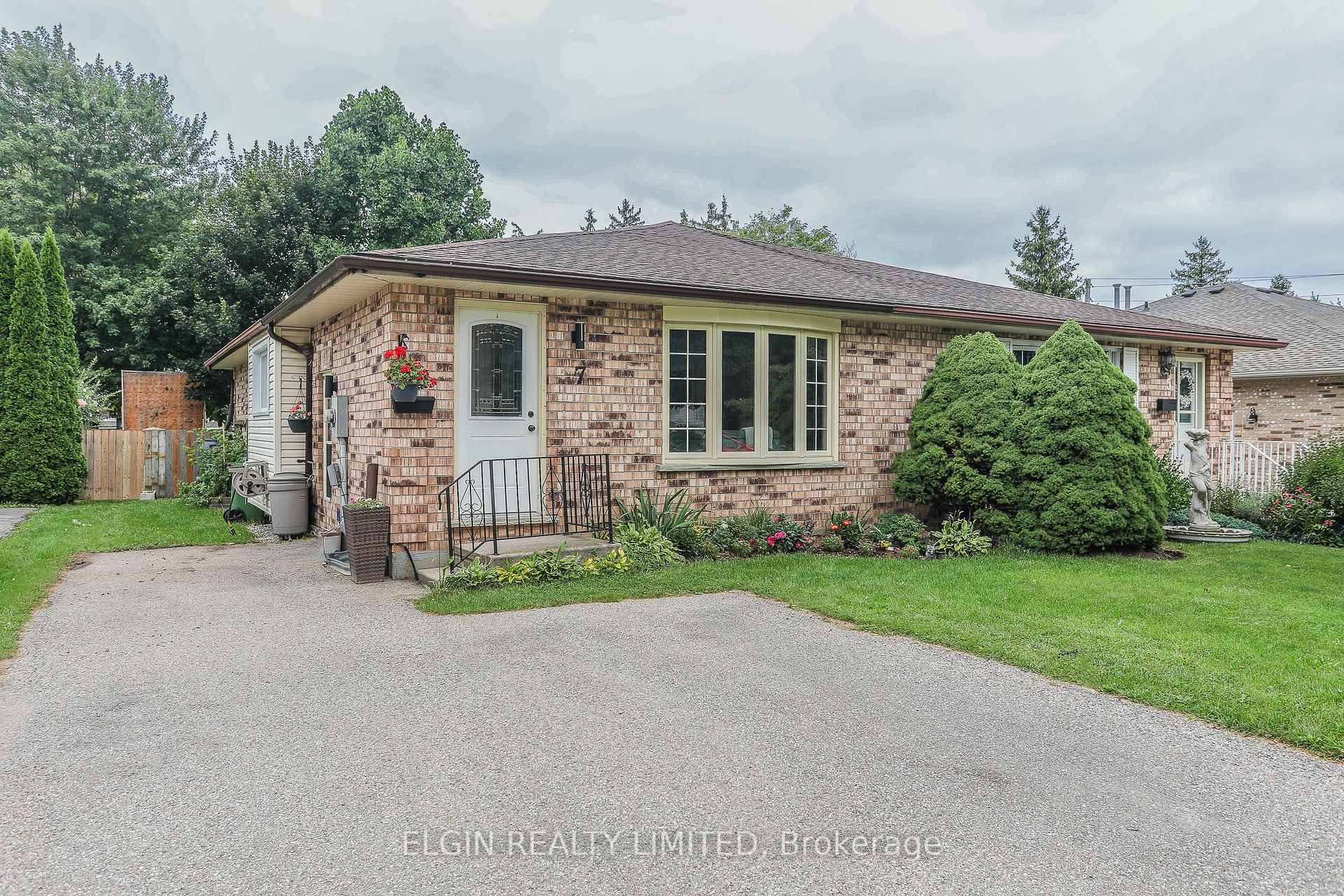 Photo 1 of 7 Willow Street, St. Thomas — HOMEH