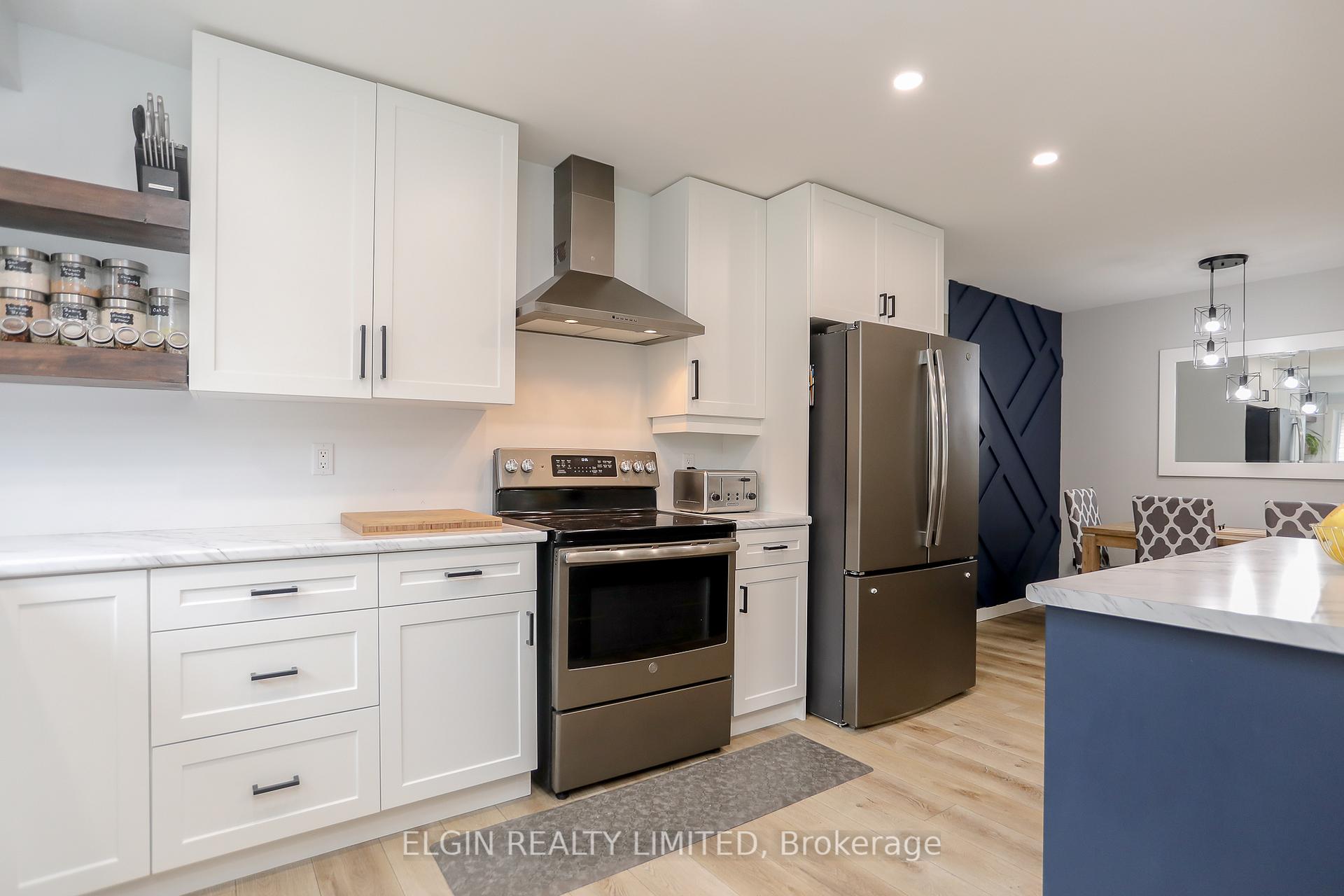 Photo 11 of 7 Willow Street, St. Thomas — HOMEH