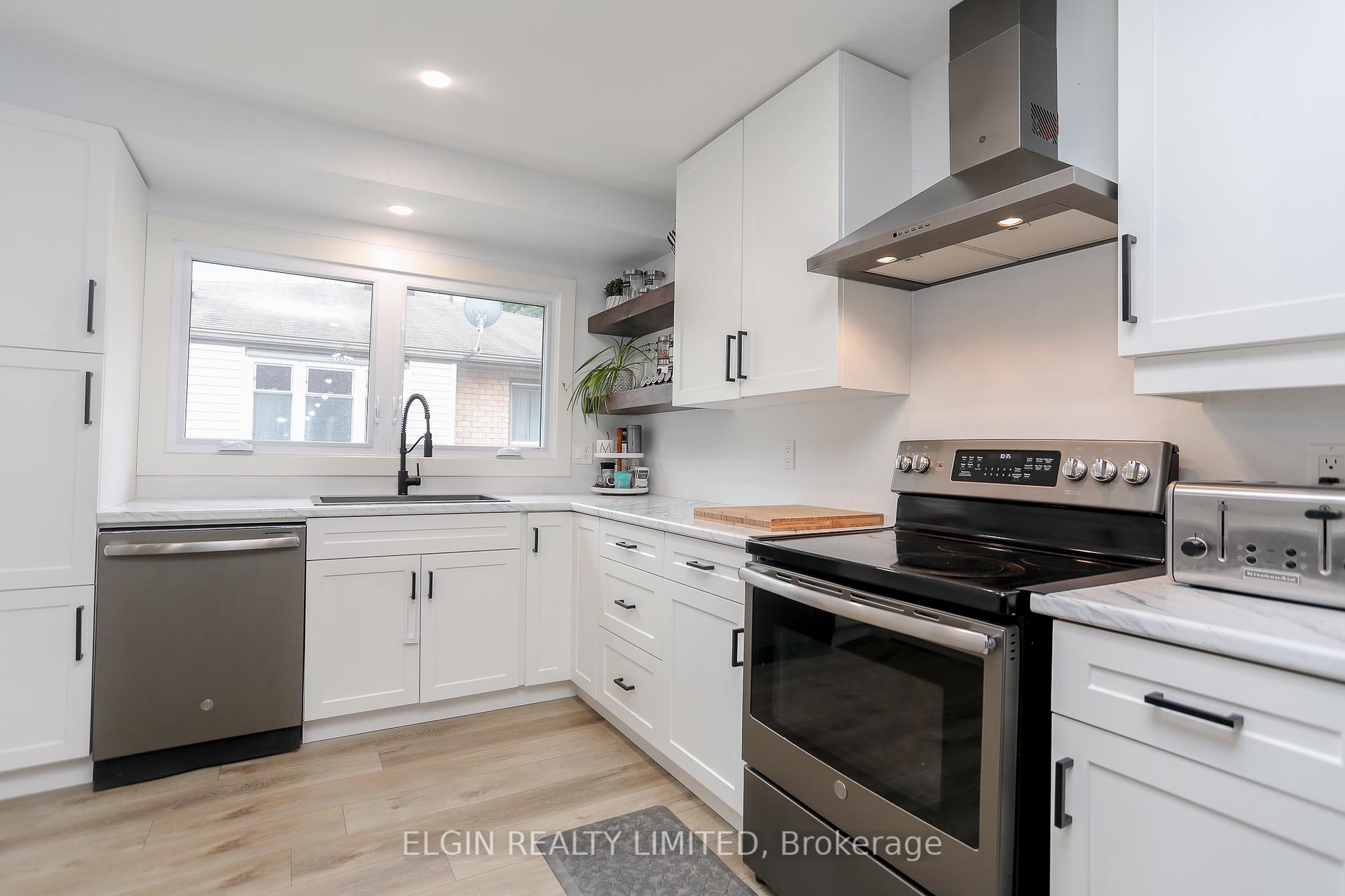 Photo 15 of 7 Willow Street, St. Thomas — HOMEH