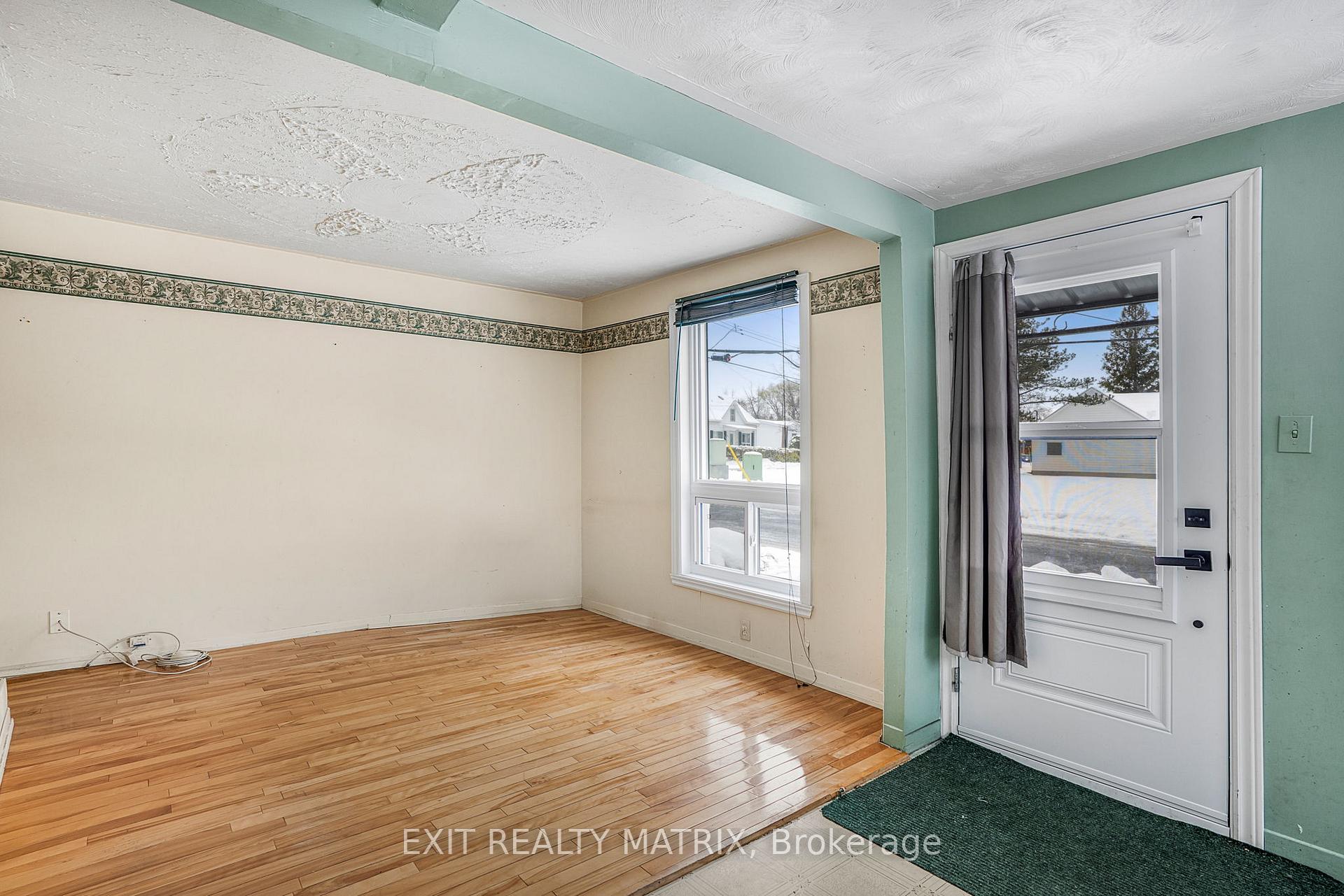 Photo 9 of 29 Peter Street, Champlain, L'Orignal — HOMEH