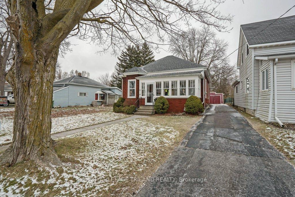 Photo 2 of 39 Woodworth Avenue, St. Thomas — HOMEH