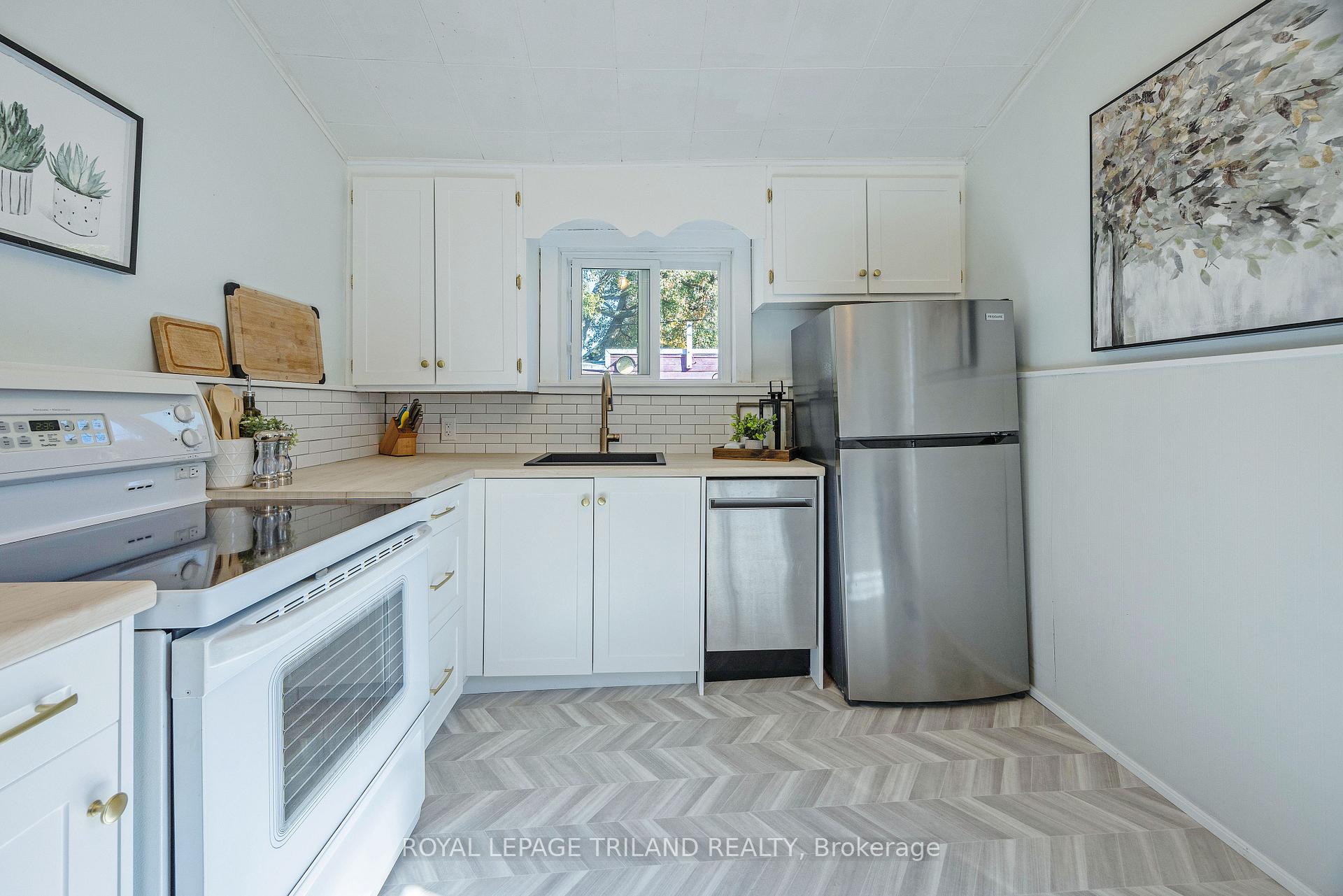 Photo 15 of 39 Woodworth Avenue, St. Thomas — HOMEH