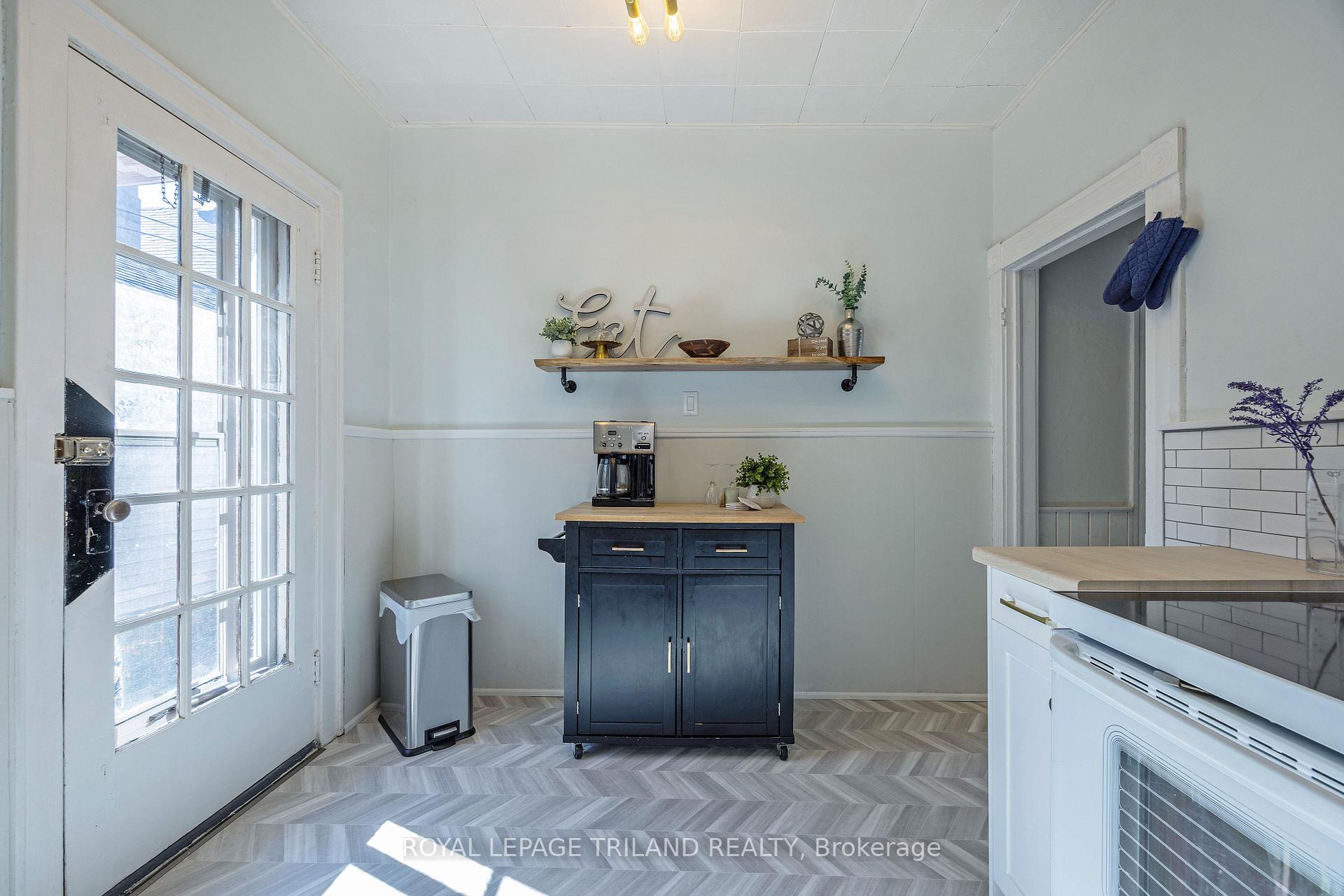 Photo 17 of 39 Woodworth Avenue, St. Thomas — HOMEH