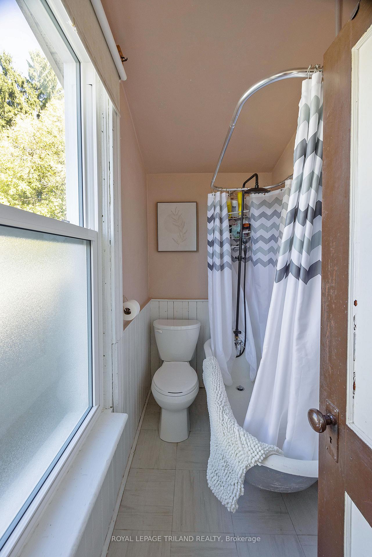Photo 27 of 39 Woodworth Avenue, St. Thomas — HOMEH