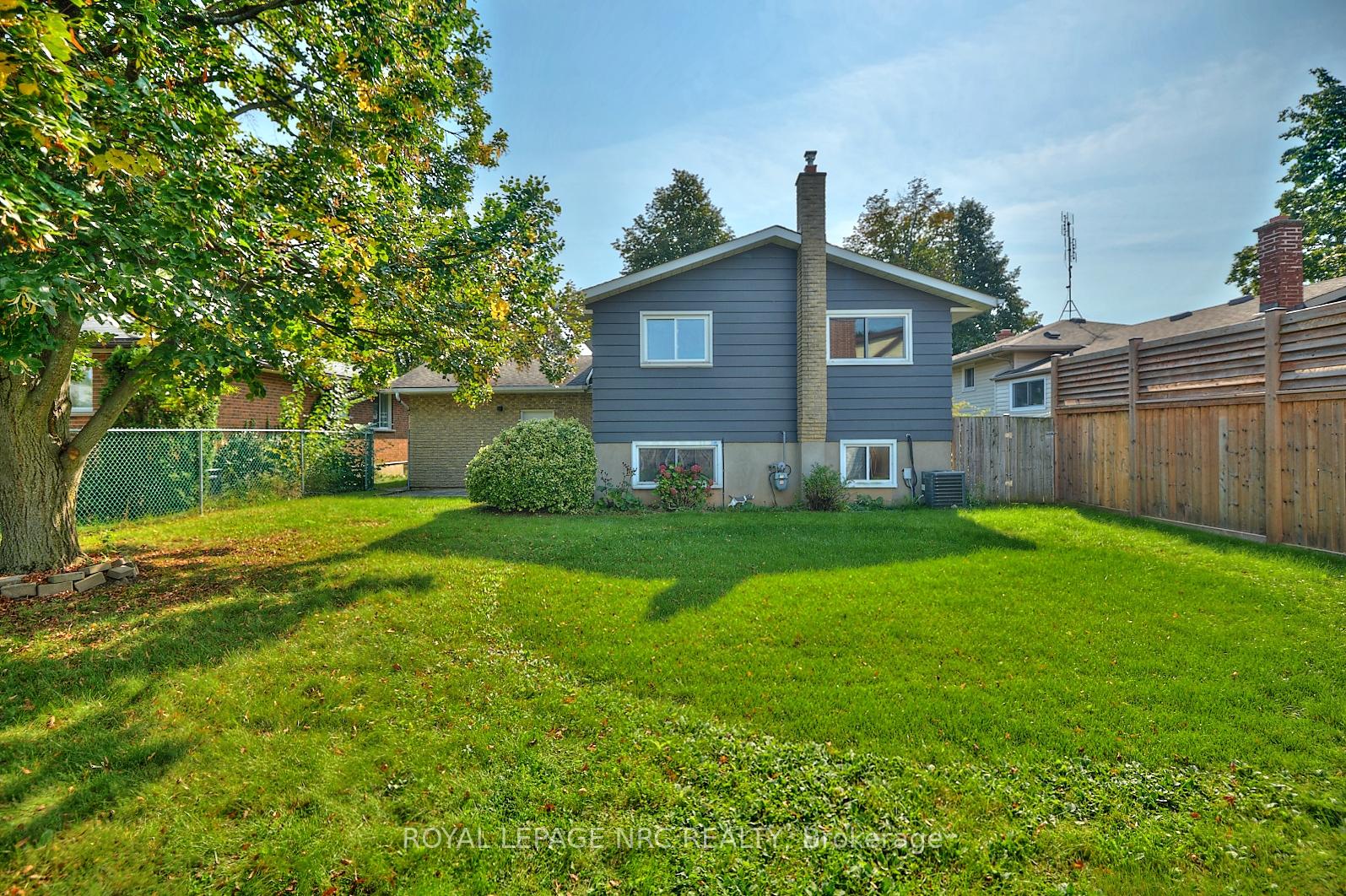 Photo 3 of 17 Kilkenny Drive, St. Catharines, Lakeshore — HOMEH