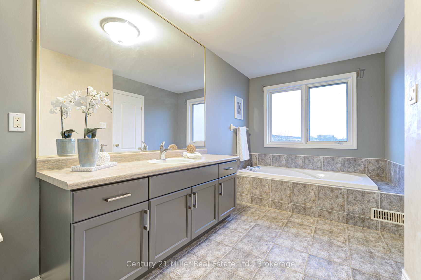 Photo 6 of 487 Dewitt Road, Hamilton, Lakeshore — HOMEH