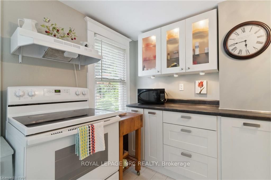 Photo 6 of 18 Rose Street, St. Catharines, Grapeview — HOMEH