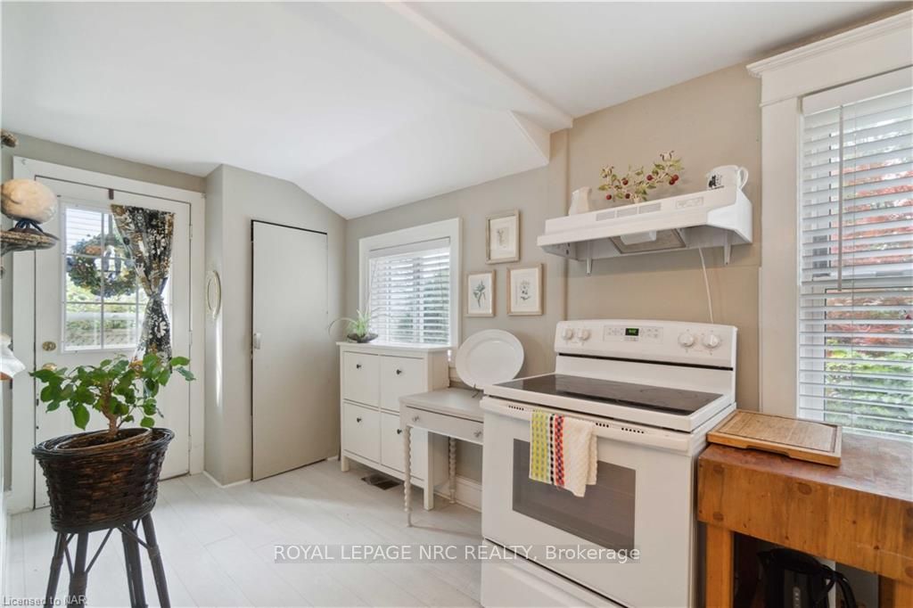 Photo 9 of 18 Rose Street, St. Catharines, Grapeview — HOMEH