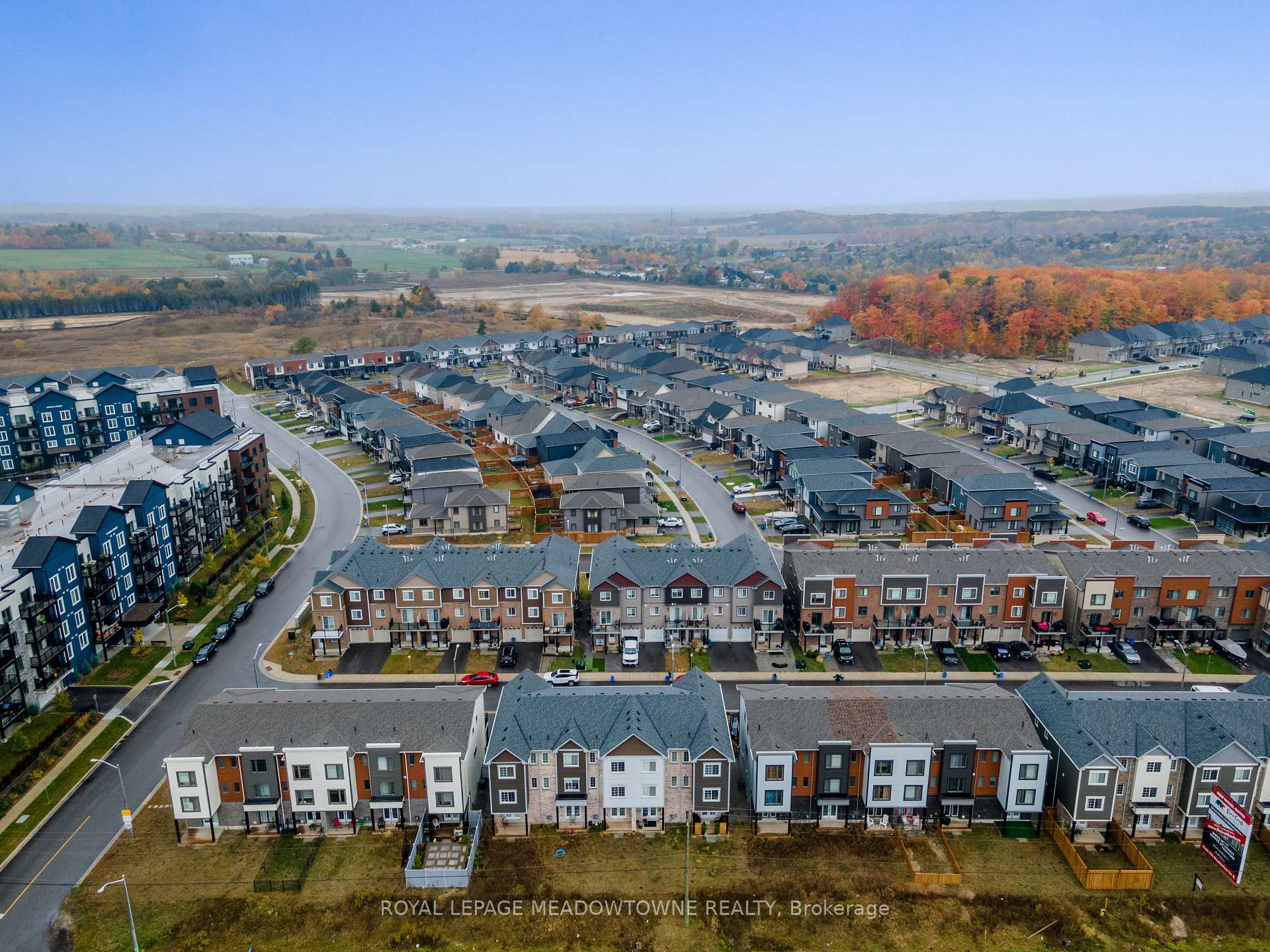 Photo 3 of 17 Andean Lane, Barrie, Rural Barrie Southwest — HOMEH