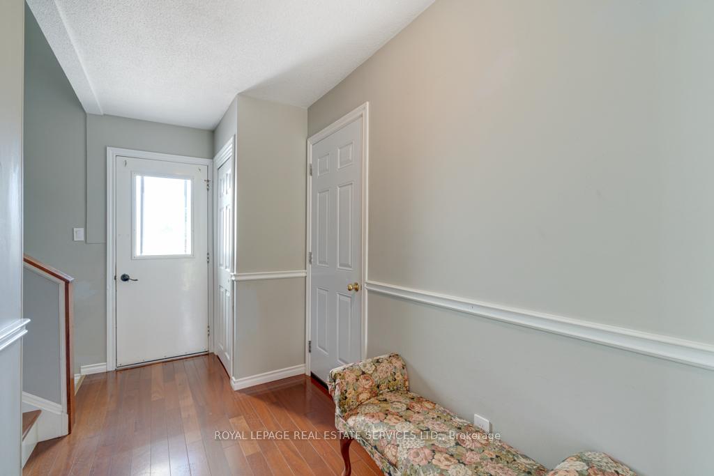 Photo 4 of 47 Westfield Drive, St. Catharines, Fairview — HOMEH