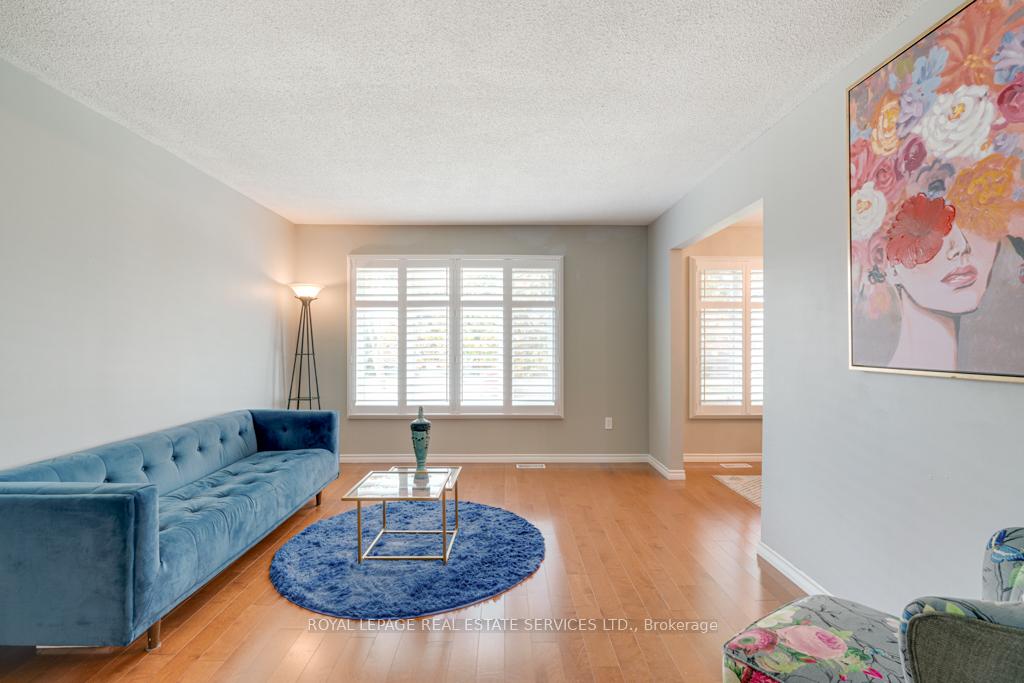 Photo 5 of 47 Westfield Drive, St. Catharines, Fairview — HOMEH
