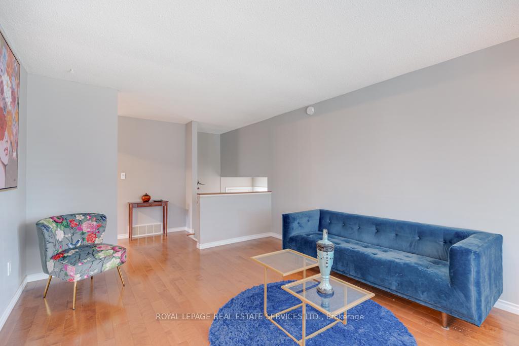 Photo 6 of 47 Westfield Drive, St. Catharines, Fairview — HOMEH