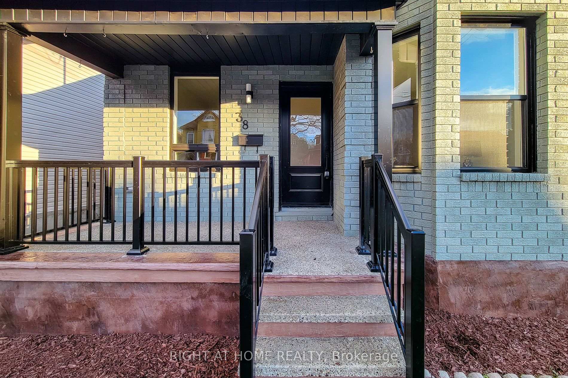 Photo 3 of 38 Clyde Street, Hamilton, Landsdale — HOMEH