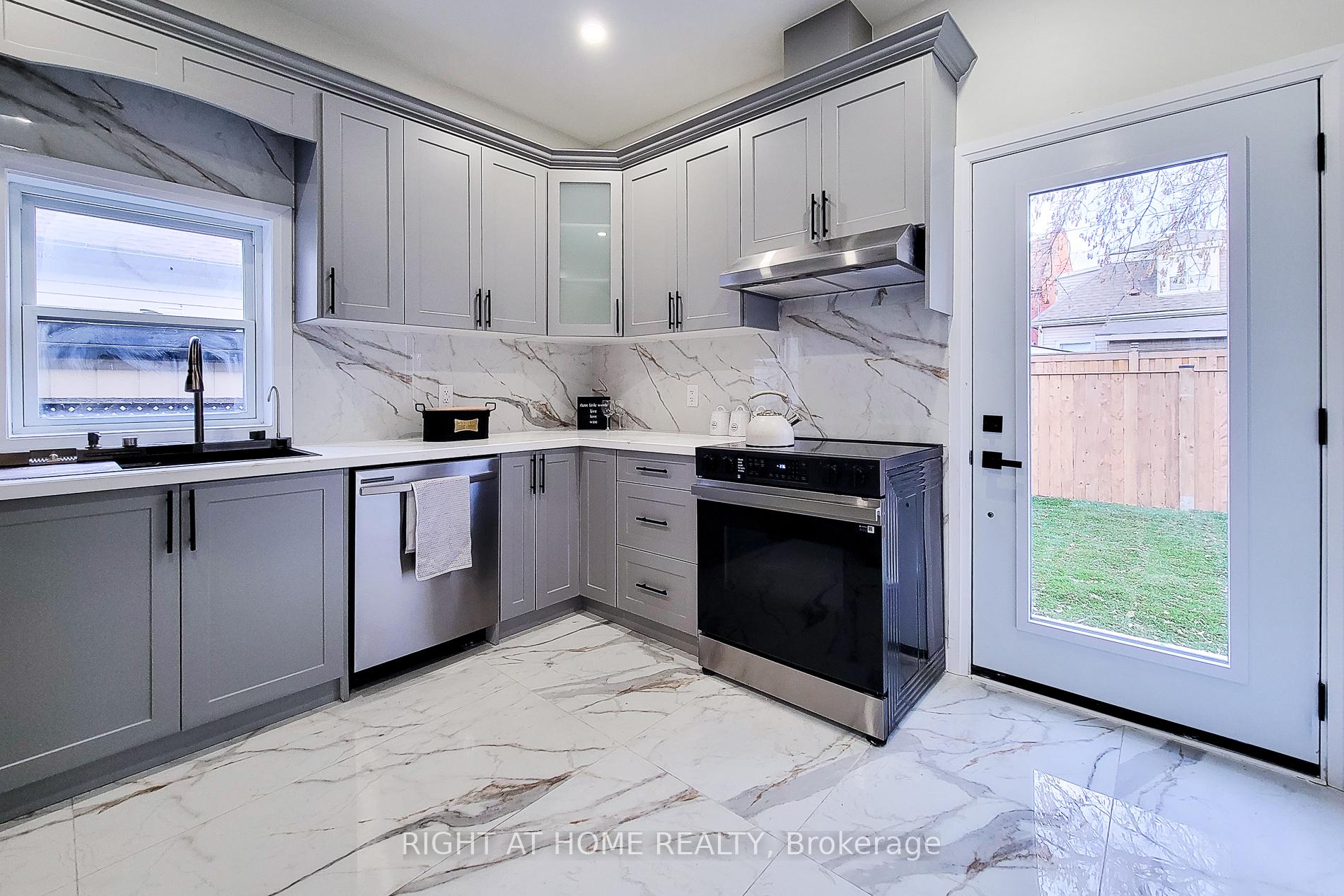 Photo 21 of 38 Clyde Street, Hamilton, Landsdale — HOMEH