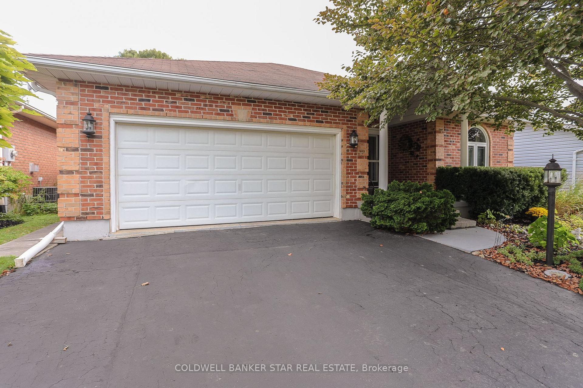 Photo 2 of 7 Wright Crescent, St. Thomas — HOMEH
