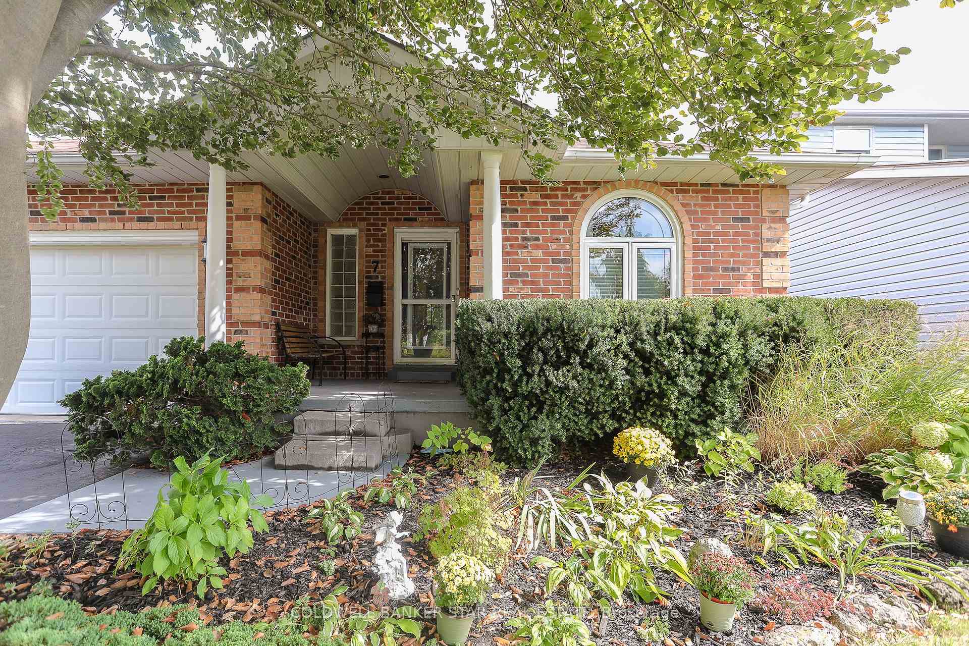 Photo 3 of 7 Wright Crescent, St. Thomas — HOMEH