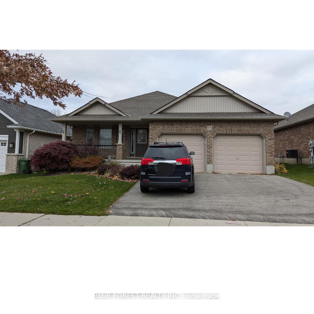 Photo 1 of 19 Lawrence Avenue, St. Thomas — HOMEH