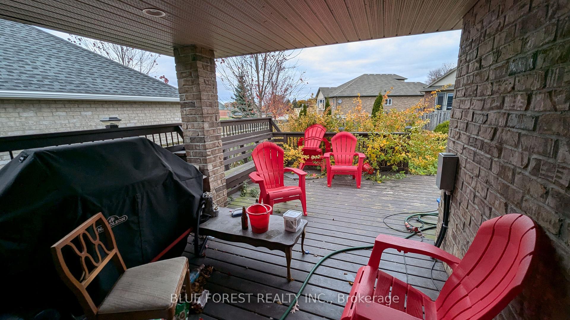 Photo 2 of 19 Lawrence Avenue, St. Thomas — HOMEH