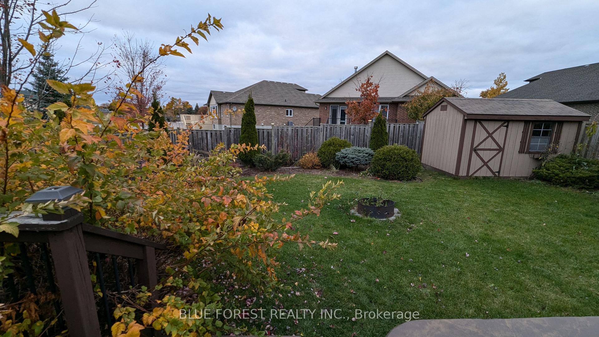 Photo 3 of 19 Lawrence Avenue, St. Thomas — HOMEH