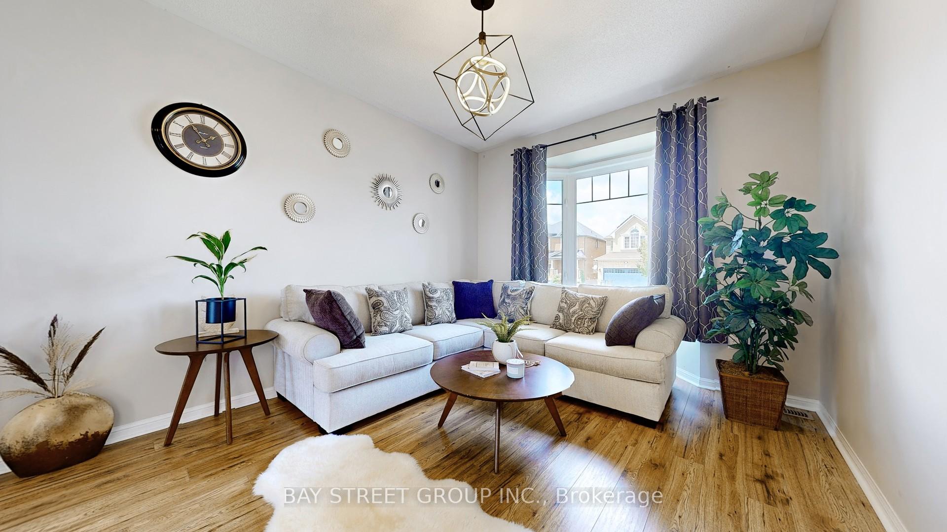 Photo 4 of 76 Roelfson Drive, Hamilton, Meadowlands — HOMEH