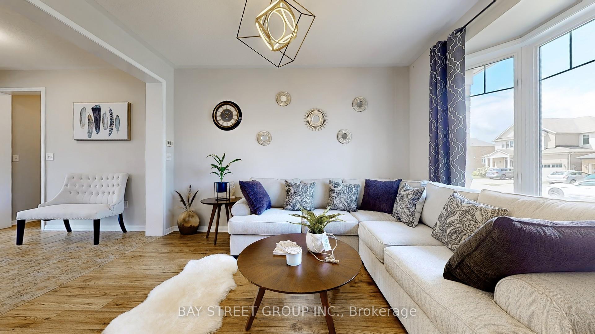 Photo 5 of 76 Roelfson Drive, Hamilton, Meadowlands — HOMEH