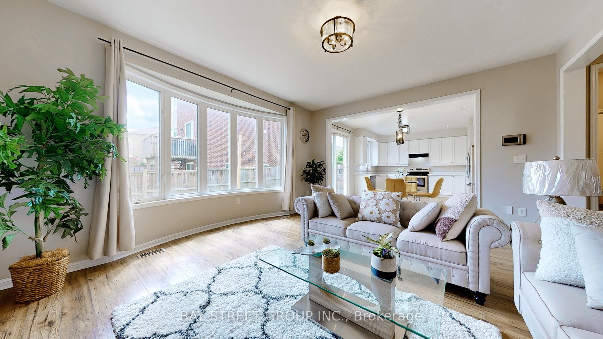 Photo 9 of 76 Roelfson Drive, Hamilton, Meadowlands — HOMEH