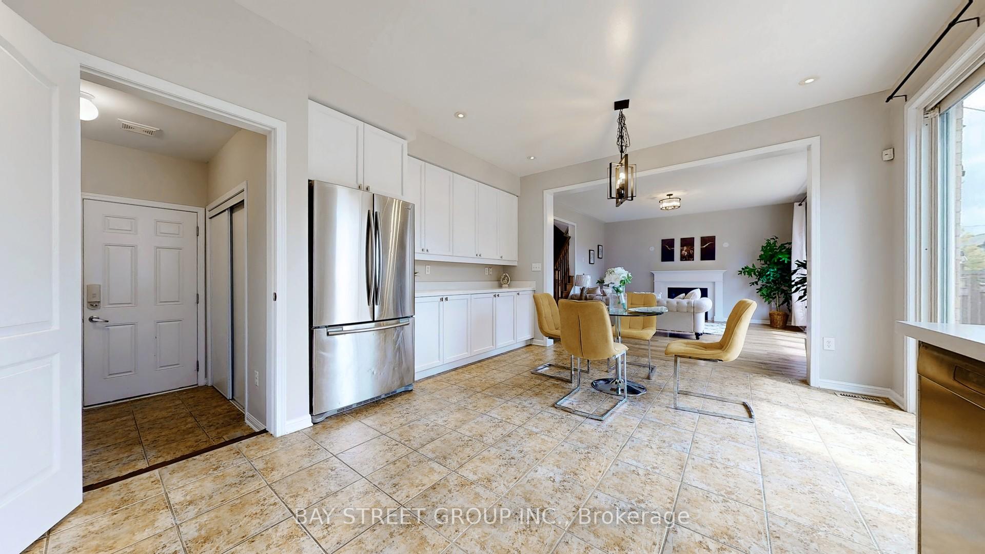 Photo 12 of 76 Roelfson Drive, Hamilton, Meadowlands — HOMEH
