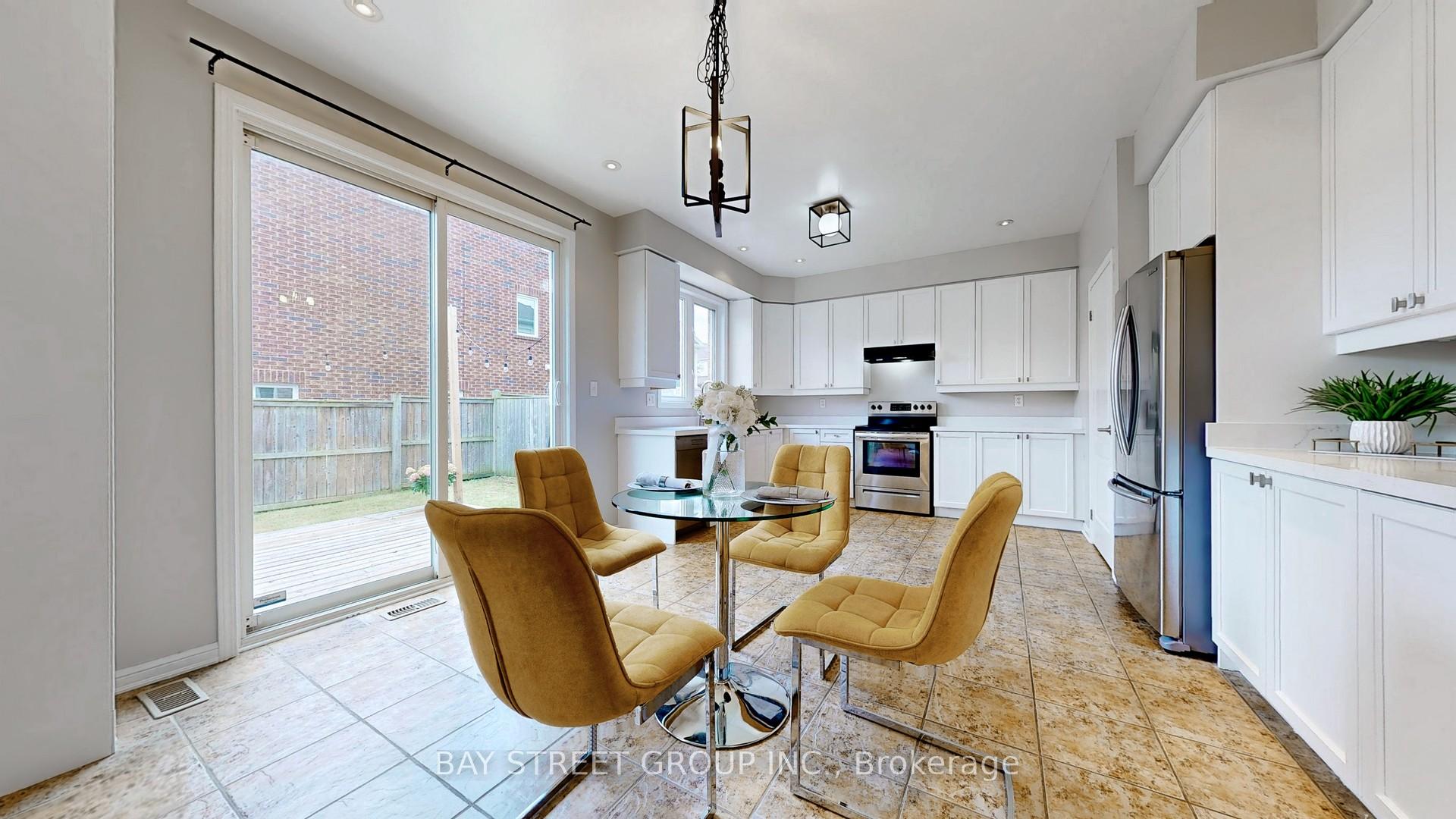 Photo 13 of 76 Roelfson Drive, Hamilton, Meadowlands — HOMEH