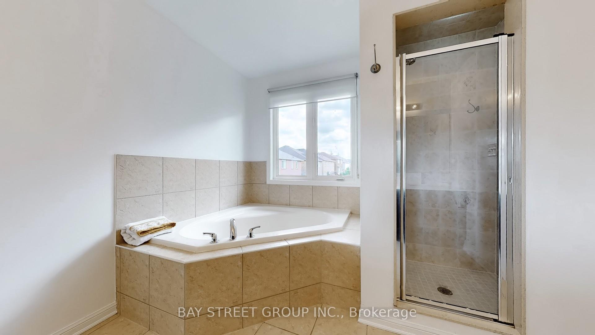 Photo 23 of 76 Roelfson Drive, Hamilton, Meadowlands — HOMEH